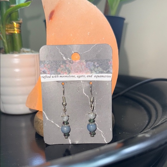 Elegant Moonstone and Agate Earrings - Picture 1 of 2